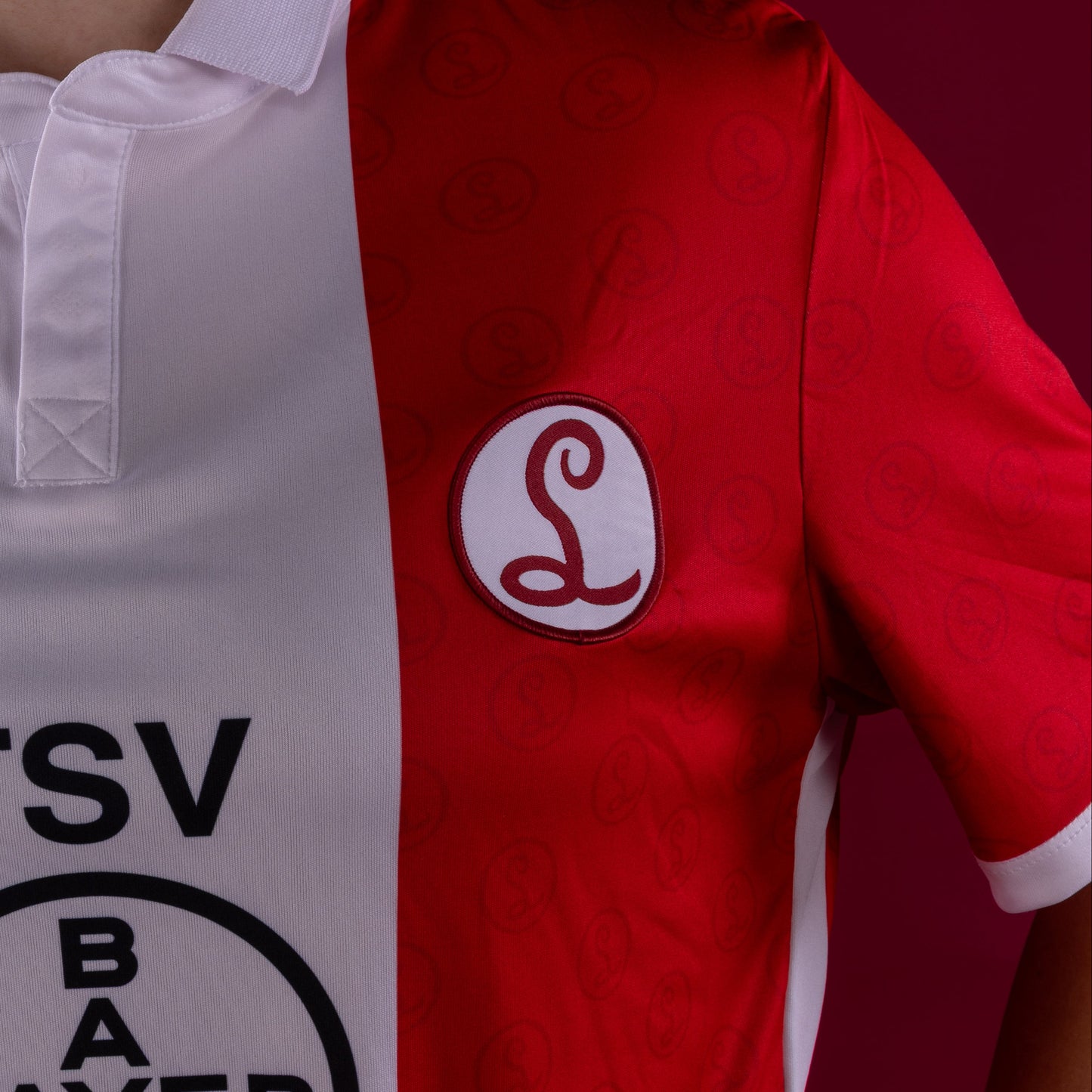 Legacy_Trikot_Front_Detail_Logo