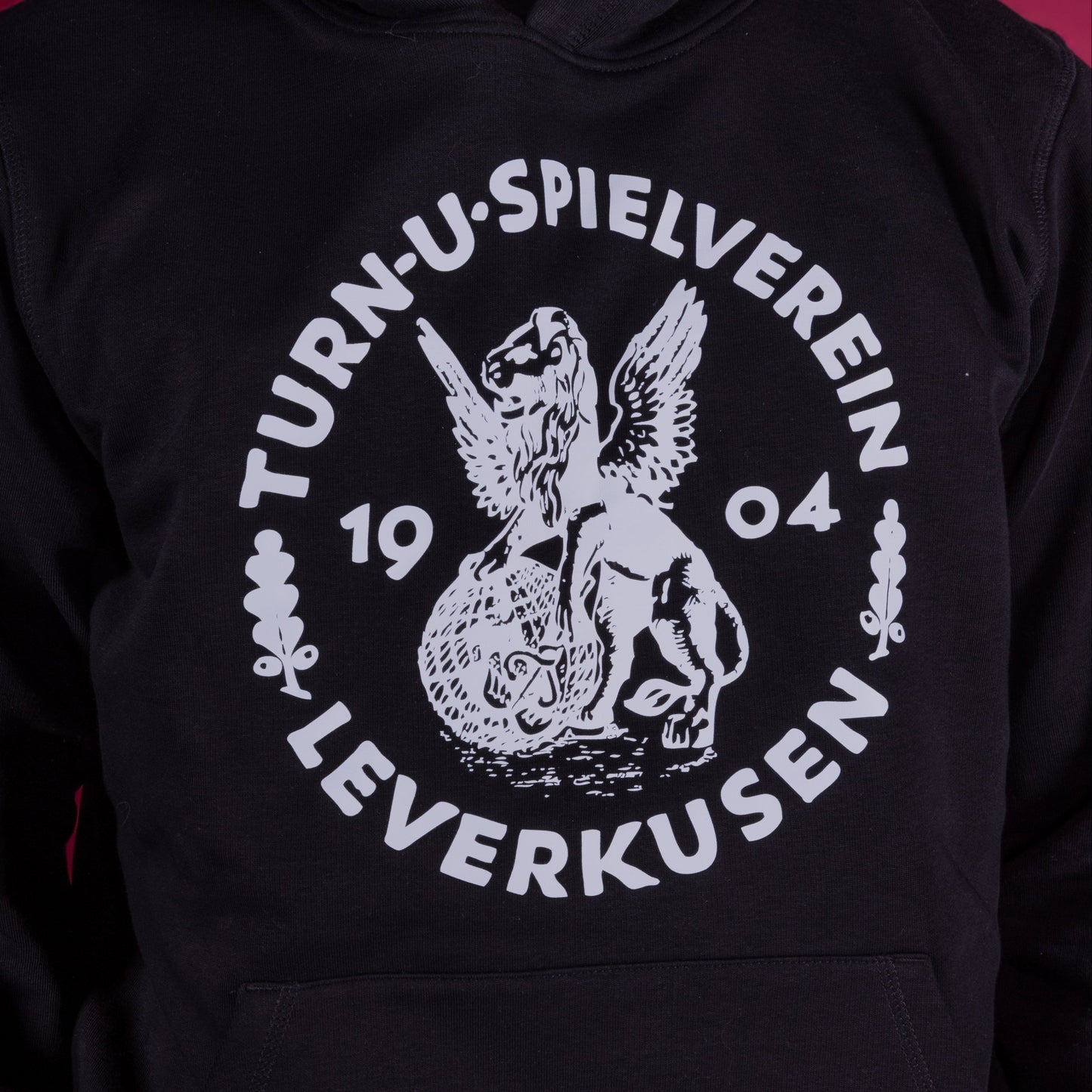 Hoodie-1904-Logo-Detail